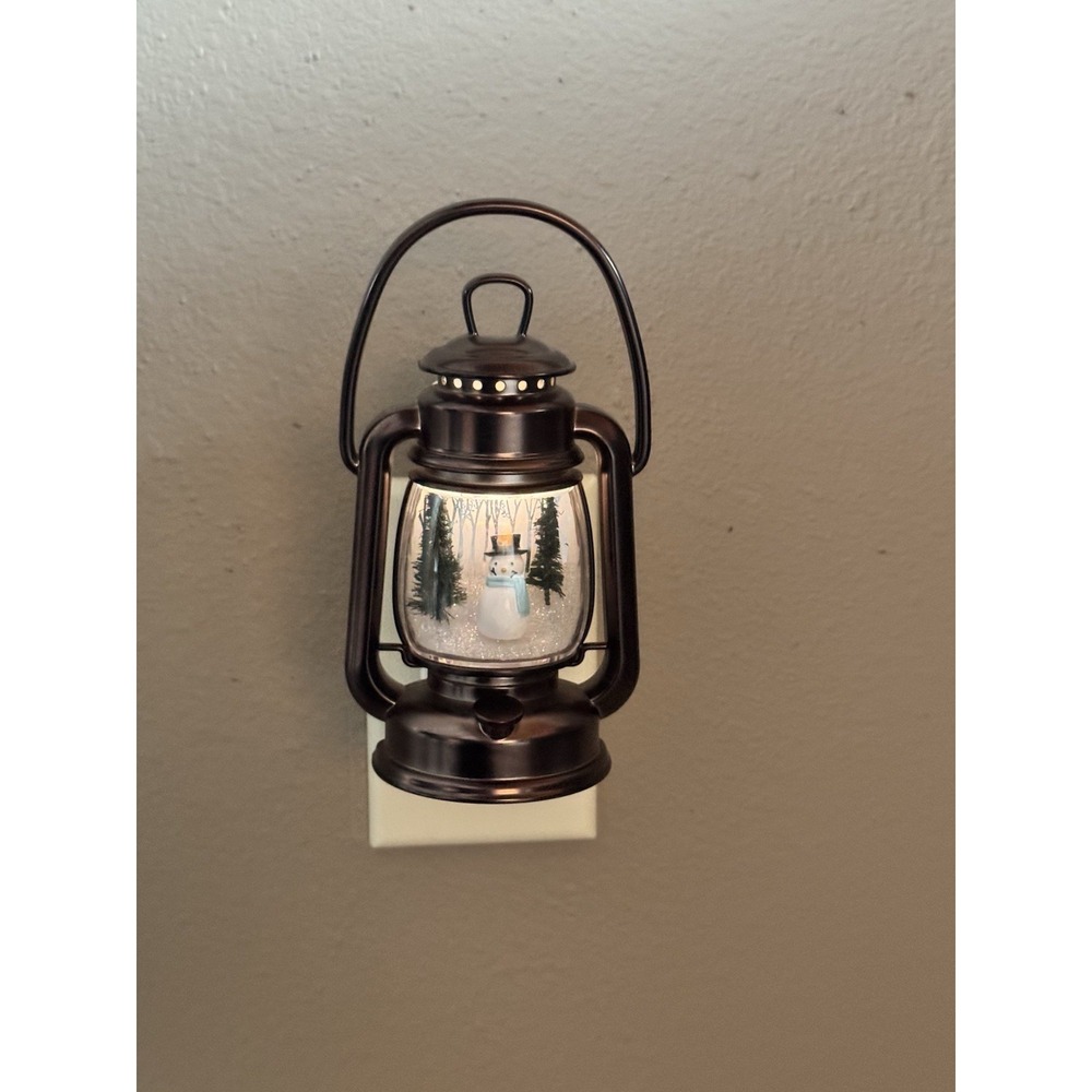 Bath & Body Works Wallflowers Fragrance Night Light Winter Snowman Lantern Scene